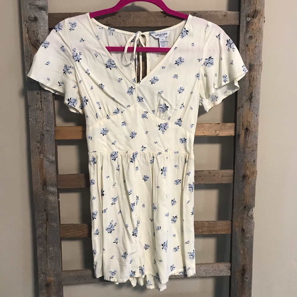 Arizona white floral romper size XS